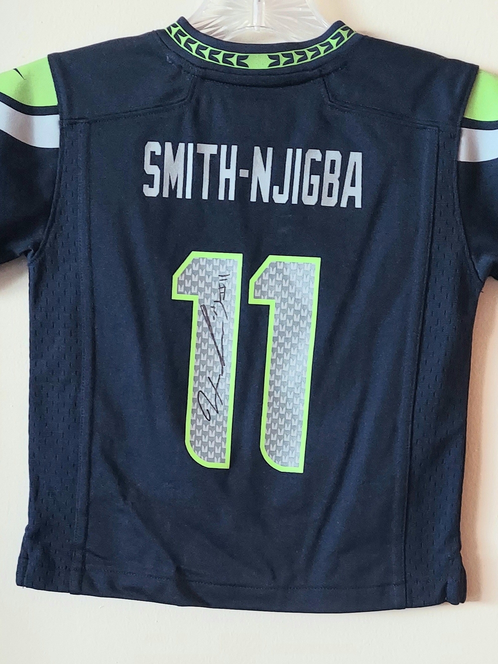 Jaxon Smith-Njigba 11 SIGNED NIKE Jersey 4T NFL. Unique Memorabilia Collector.